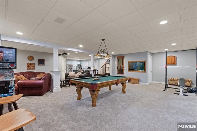 8 Stony Point Road, Oakland, NJ 07436