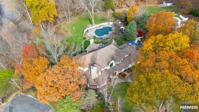 8 Stony Point Road, Oakland, NJ 07436