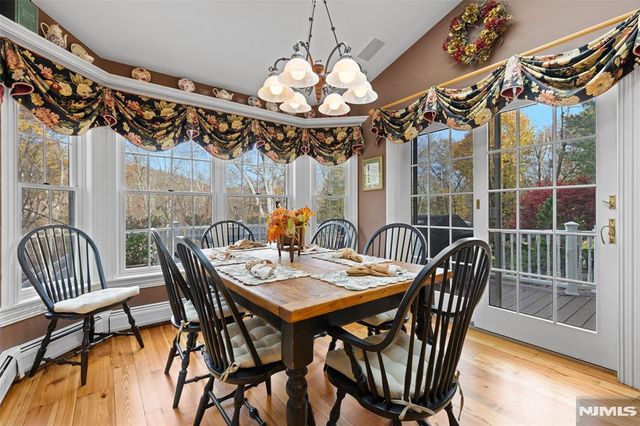 8 Stony Point Road, Oakland, NJ 07436