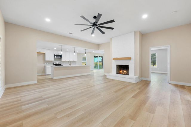 1328 Green Briar Drive, Huntsville, TX 77340