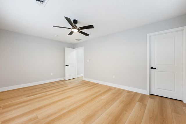 1328 Green Briar Drive, Huntsville, TX 77340