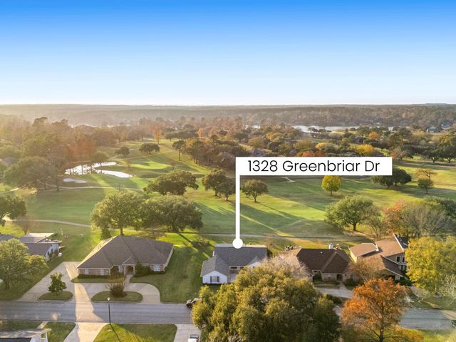 1328 Green Briar Drive, Huntsville, TX 77340