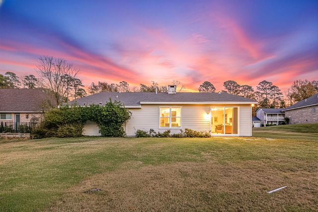 1328 Green Briar Drive, Huntsville, TX 77340