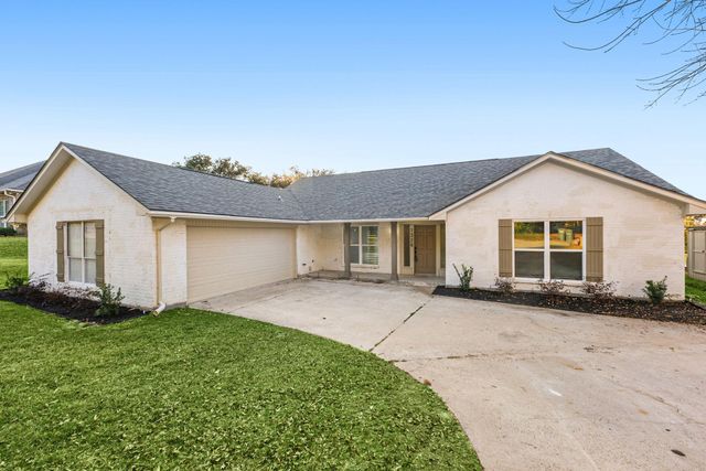 1328 Green Briar Drive, Huntsville, TX 77340