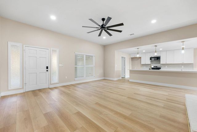 1328 Green Briar Drive, Huntsville, TX 77340