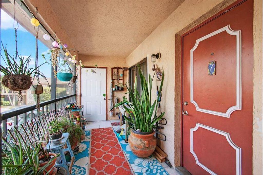 1415 Lake Avenue 7, Lake Worth Beach, FL 33460