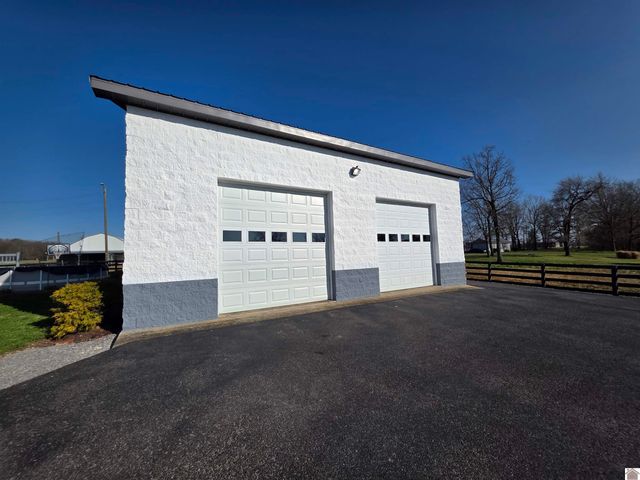 1498 Coopertown Rd, Murray, KY 42071