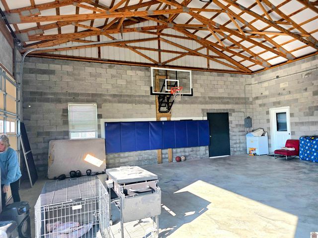 1498 Coopertown Rd, Murray, KY 42071