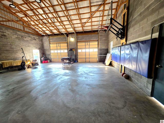 1498 Coopertown Rd, Murray, KY 42071