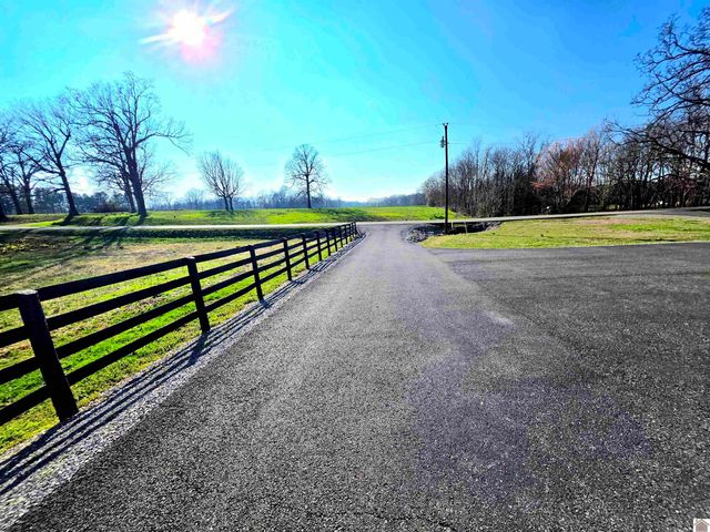 1498 Coopertown Rd, Murray, KY 42071