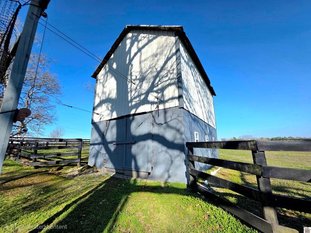 1498 Coopertown Rd, Murray, KY 42071