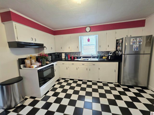 1498 Coopertown Rd, Murray, KY 42071