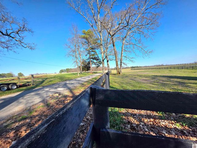 1498 Coopertown Rd, Murray, KY 42071