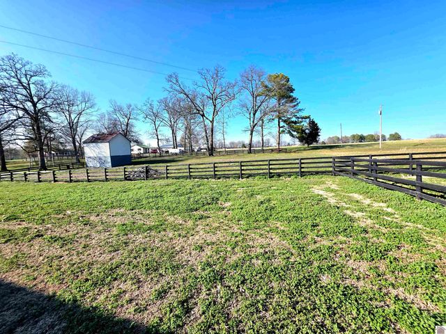 1498 Coopertown Rd, Murray, KY 42071