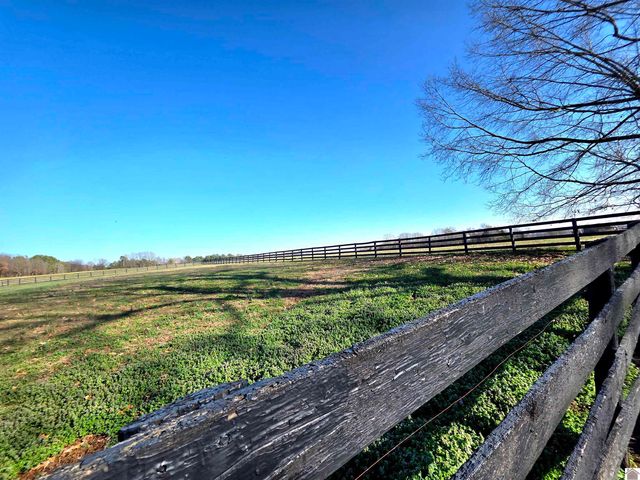 1498 Coopertown Rd, Murray, KY 42071