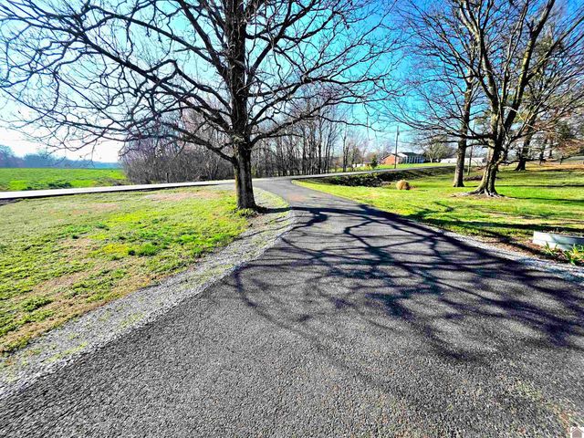 1498 Coopertown Rd, Murray, KY 42071