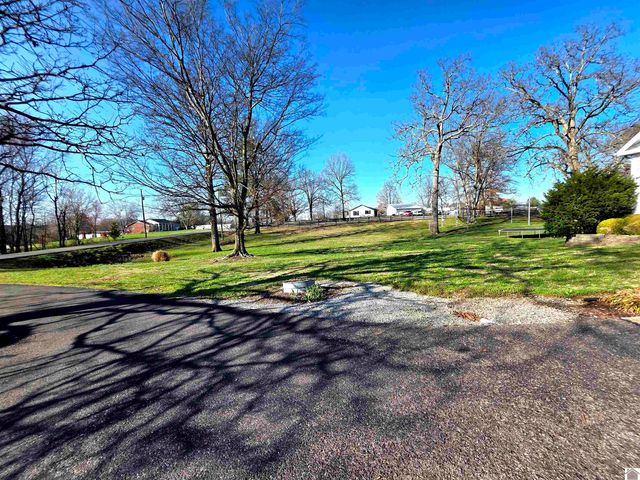 1498 Coopertown Rd, Murray, KY 42071