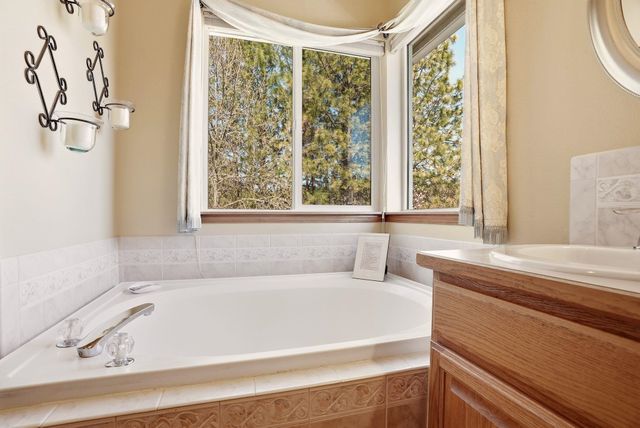 11607 N Ashley Ln, Spokane, WA 99218