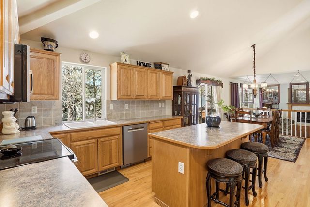 11607 N Ashley Ln, Spokane, WA 99218