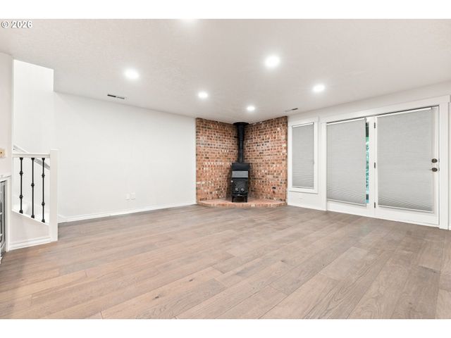 10225 Nw LEE St, Portland, OR 97229