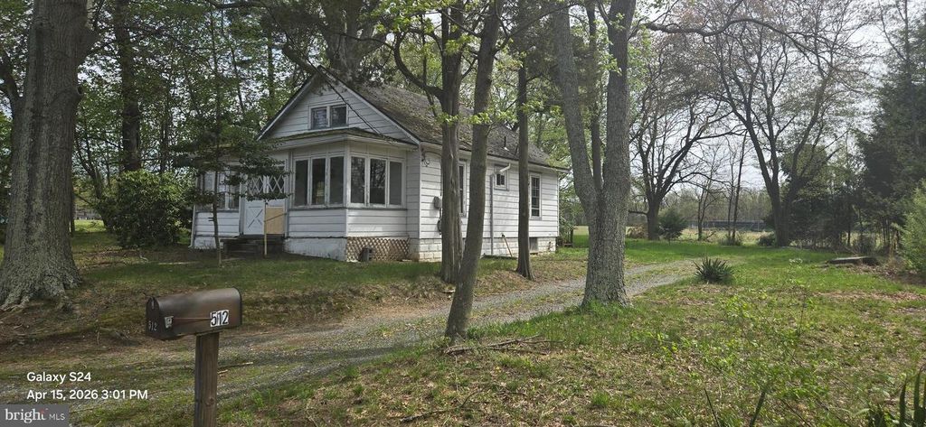 512 W FRANKLIN RD, Glassboro, NJ 08028