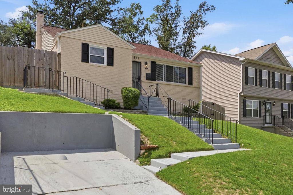 1821 CAMPBELL DR, Suitland, MD 20746