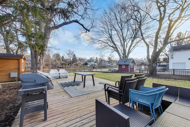 407 La Fox River Drive, Algonquin, IL 60102