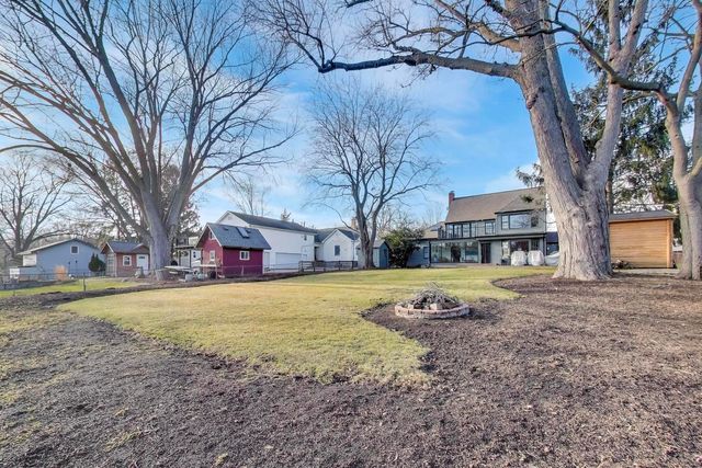 407 La Fox River Drive, Algonquin, IL 60102