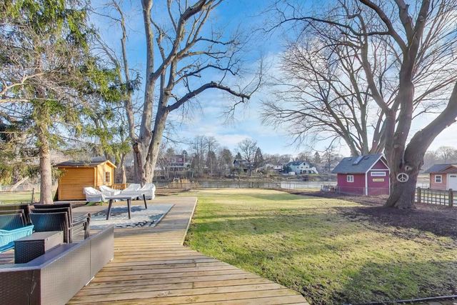 407 La Fox River Drive, Algonquin, IL 60102