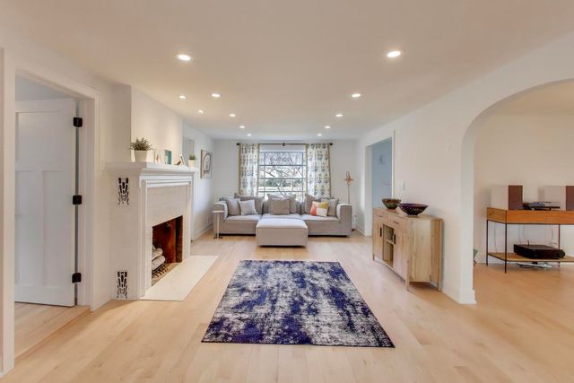 407 La Fox River Drive, Algonquin, IL 60102