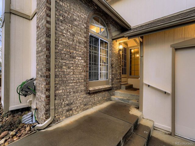 556 Longfellow Ln, Highlands Ranch, CO 80126