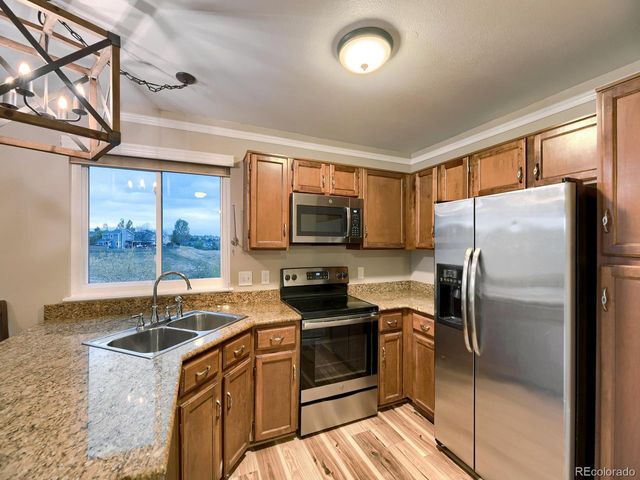 556 Longfellow Ln, Highlands Ranch, CO 80126