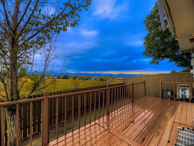 556 Longfellow Ln, Highlands Ranch, CO 80126