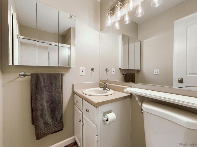 556 Longfellow Ln, Highlands Ranch, CO 80126