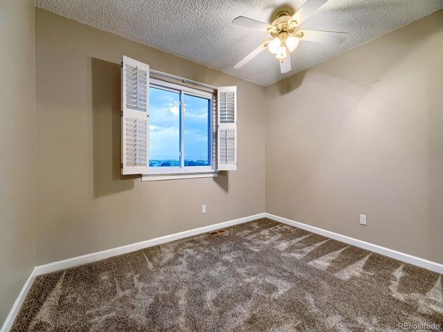 556 Longfellow Ln, Highlands Ranch, CO 80126