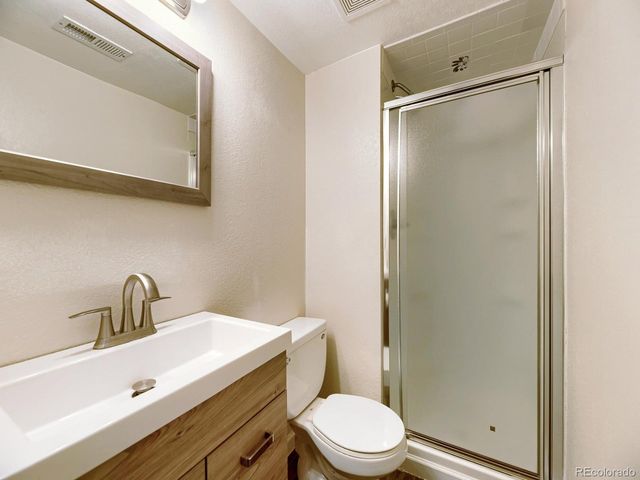 556 Longfellow Ln, Highlands Ranch, CO 80126