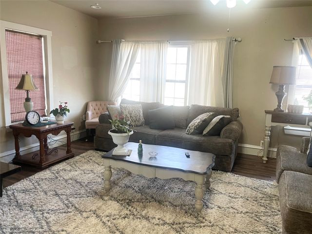 820 Plum Street, Graham, TX 76450