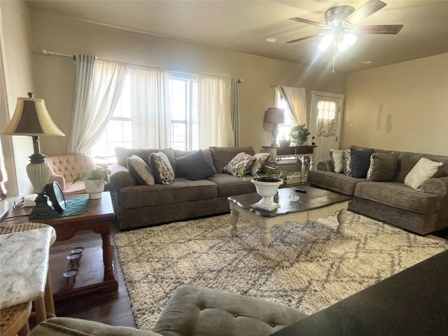 820 Plum Street, Graham, TX 76450