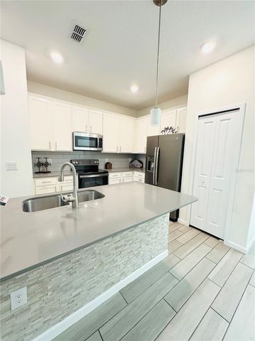 9884 RED EAGLE DRIVE, Orlando, FL 32825