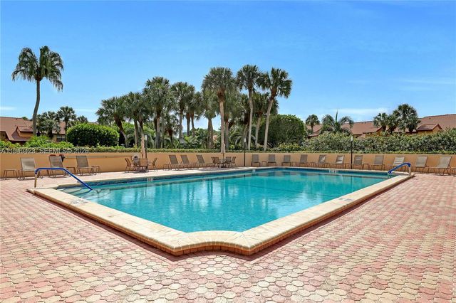 5703 Ainsley Ct, Boynton Beach, FL 33437