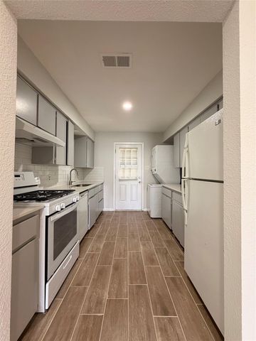 604 Gaylor ST B, Austin, TX 78752