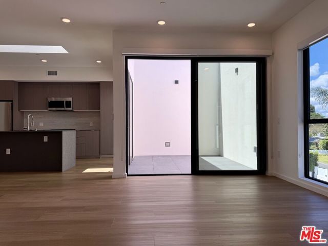 5119 Colfax Avenue 306, Valley Village, CA 91601