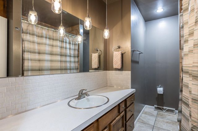 712 Mahrenholz Avenue, Evansville, IN 47712