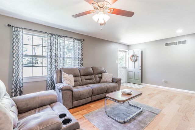 712 Mahrenholz Avenue, Evansville, IN 47712