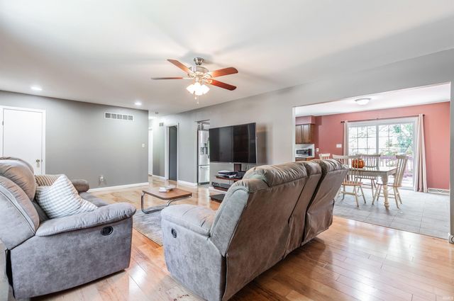 712 Mahrenholz Avenue, Evansville, IN 47712