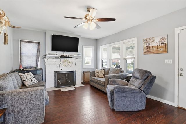 959 Main St, Agawam, MA 01001
