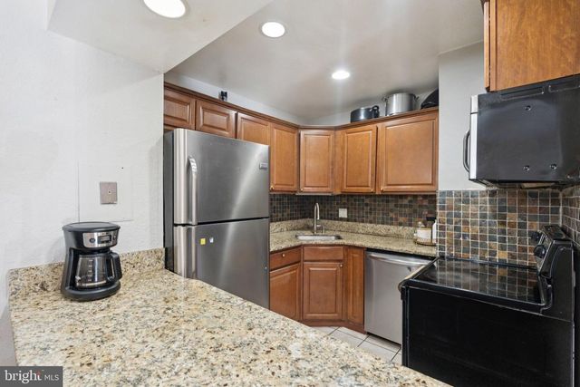221 N EMORY DR #4, Sterling, VA 20164