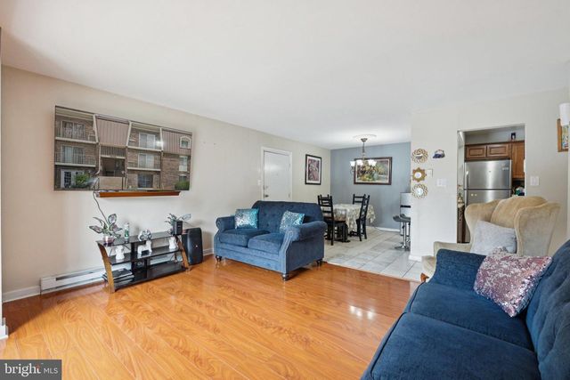 221 N EMORY DR #4, Sterling, VA 20164