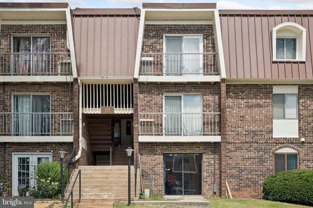 221 N EMORY DR #4, Sterling, VA 20164
