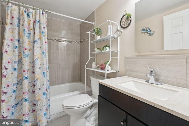 221 N EMORY DR #4, Sterling, VA 20164